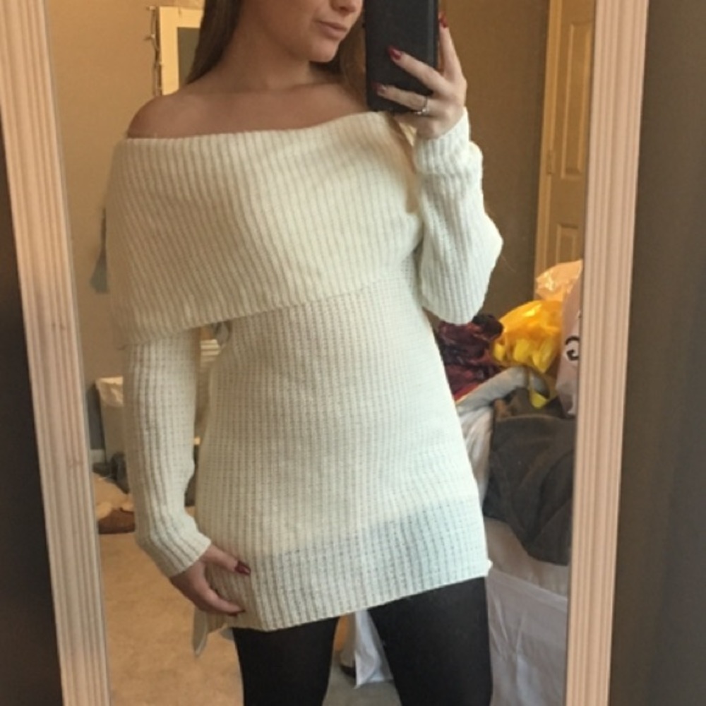 White long sleeve off the shoulder knitted dress